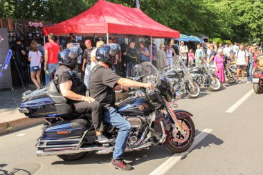 St. Petersburg, Rusya - 4 Ağustos, 2018. Yıllık Harley Davidson Motofestival mimar Rossi sokakta ve Ostrovsky Meydanı'na St Petersburg.
