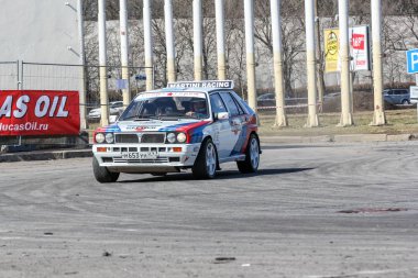 St. Petersburg, Rusya - 14 Nisan, 2018. Kentsel motor St. Petersburg'da yarış spor yarışmaları.