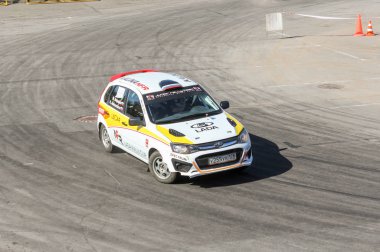 St. Petersburg, Rusya - 14 Nisan, 2018. Kentsel motor St. Petersburg'da yarış spor yarışmaları.