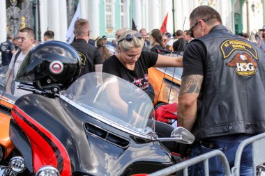 St. Petersburg, Rusya - 4 Ağustos, 2018. Harley Davidson Festivali St Petersburg Palace Square.
