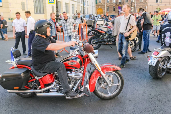 St. Petersburg, Rusya - 4 Ağustos, 2018. Yıllık Harley Davidson Motofestival mimar Rossi sokakta ve Ostrovsky Meydanı'na St Petersburg.
