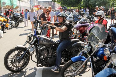 St. Petersburg, Rusya - 4 Ağustos, 2018. Yıllık Harley Davidson Motofestival mimar Rossi sokakta ve Ostrovsky Meydanı'na St Petersburg.