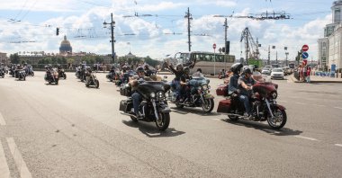 St. Petersburg, Rusya - 4 Ağustos, 2018. Geçit töreni Harley Davidson içinde tarihi merkezi St. Petersburg.
