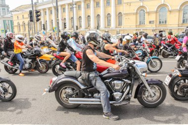 St. Petersburg, Rusya - 4 Ağustos, 2018. Geçit töreni Harley Davidson içinde tarihi merkezi St. Petersburg.