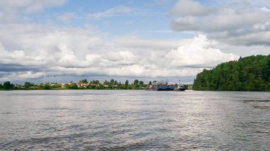 Nehir su taşımacılığı kargo taşımacılığı.