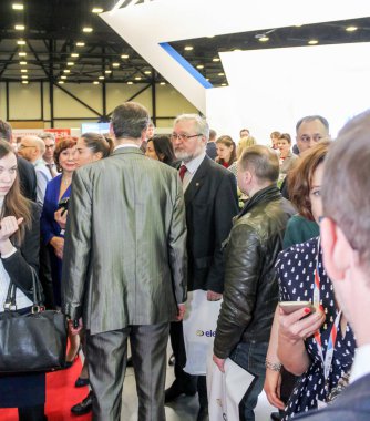 St. Petersburg, Rusya - 25 Nisan, 2017. İş adamları ve St. Petersburg enerji forumda ziyaretçi.