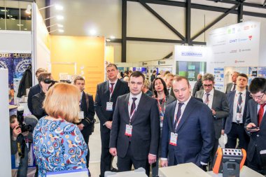 St. Petersburg, Rusya - 25 Nisan, 2017. İş adamları ve St. Petersburg enerji forumda ziyaretçi.