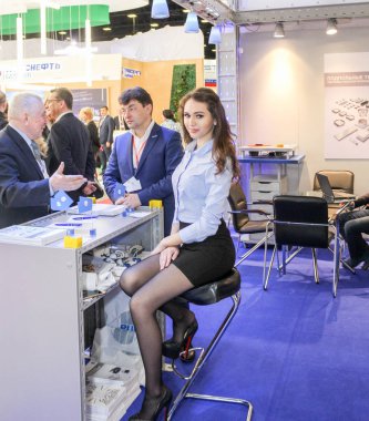 St. Petersburg, Rusya - 25 Nisan, 2017. İş adamları ve St. Petersburg enerji forumda ziyaretçi.