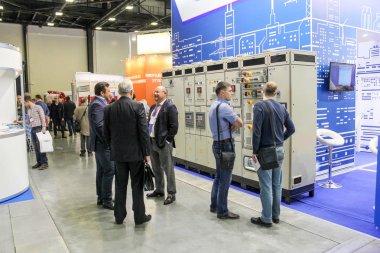 St. Petersburg, Rusya - 25 Nisan, 2017. İş adamları ve St. Petersburg enerji forumda ziyaretçi.