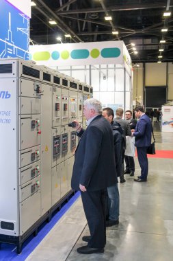 St. Petersburg, Rusya - 25 Nisan, 2017. İş adamları ve St. Petersburg enerji forumda ziyaretçi.