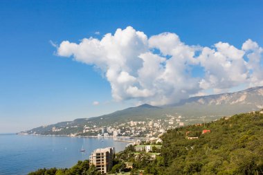 Yalta sahil üzerinde gözlem platformu üzerinden görüntülemek.