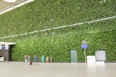 Kırım, Simferopol - 21 Temmuz, 2018. Simferopol yeni Havaalanı insanlarda.