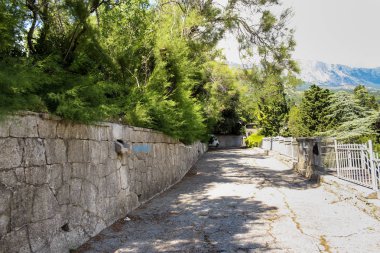 Pitoresk Kırım manzaralar ve Semeiz şehir manzarası.