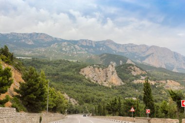 Yalta otoyol dağlarda.