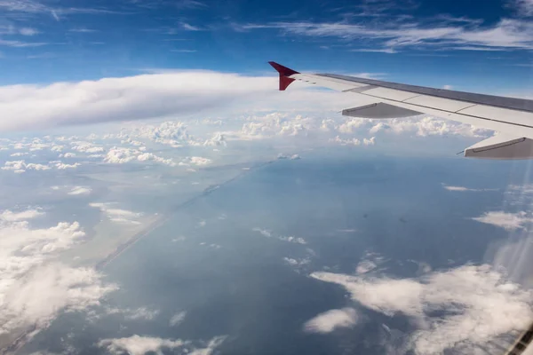 Land unter den Flügeln. — Stockfoto