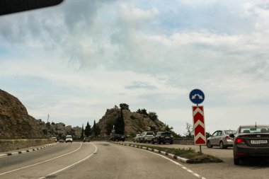 Gon karayolu üzerinde otopark.