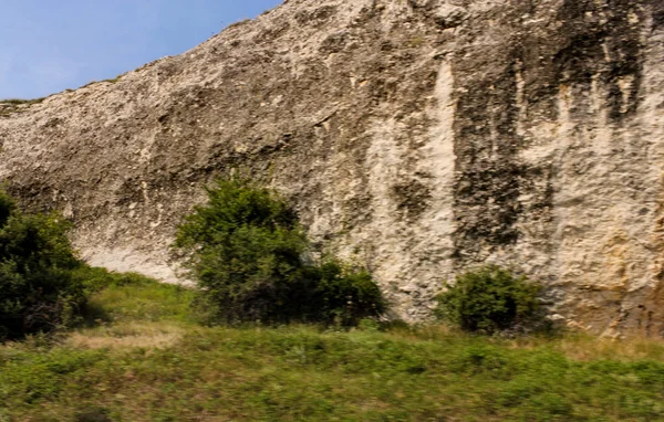 Rock wall along the road. — Stock Photo, Image