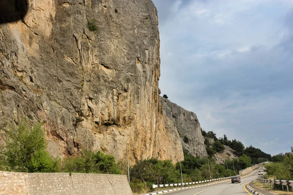 Carretera en las rocas . —  Fotos de Stock