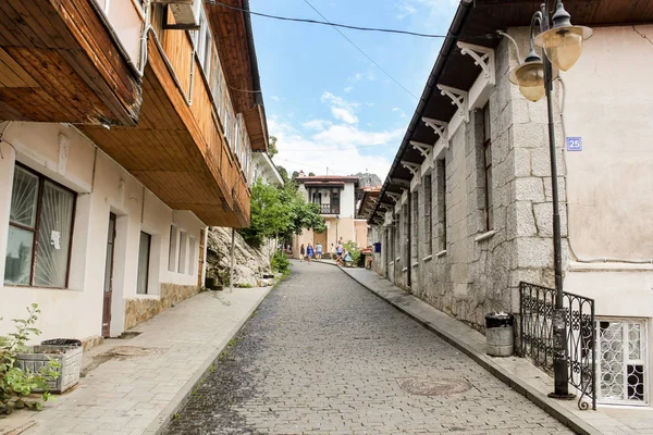 Rua ao cimo da colina . — Fotografia de Stock