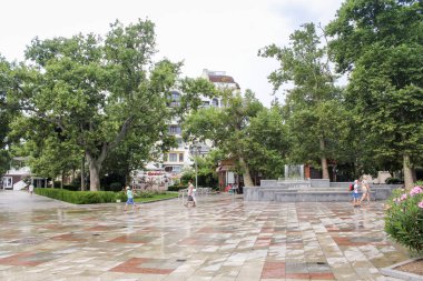 Islak yağmur alan sonra.