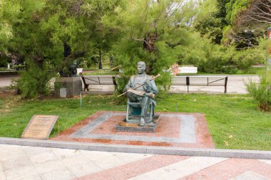 Mikhail Pugovkin heykel.