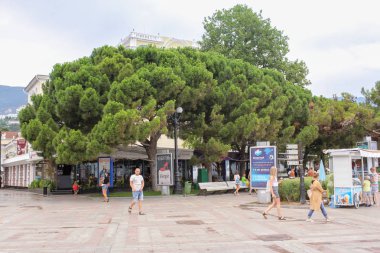 Rıhtımdaki insanlar.