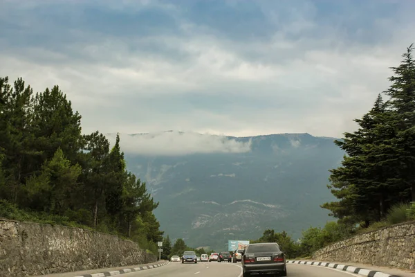 Montaña en la neblina . — Foto de Stock