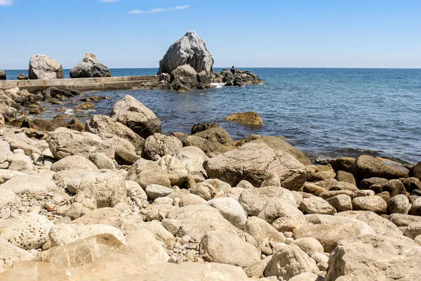 Rocas en la orilla . — Foto de Stock