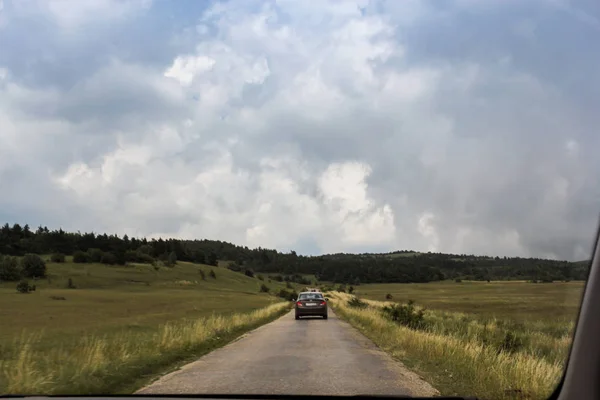 Camino a las montañas. — Foto de Stock