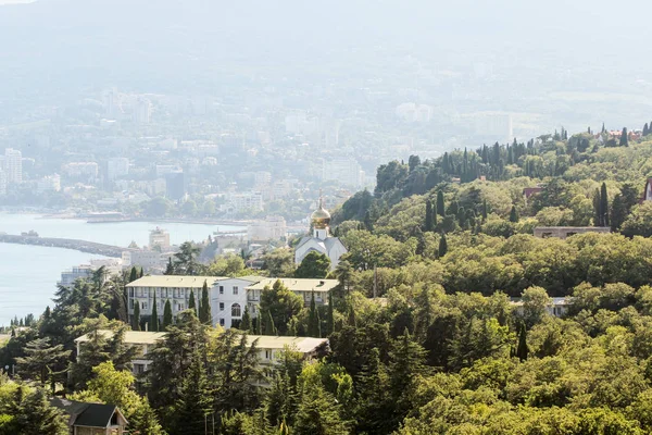 Yalta en la neblina solar . — Foto de Stock