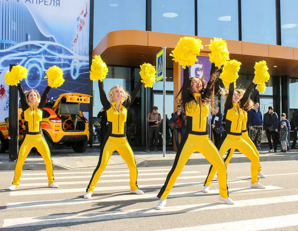 Група дівчаток вболівальник. — стокове фото