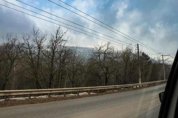 Clima nublado en el camino . — Foto de Stock