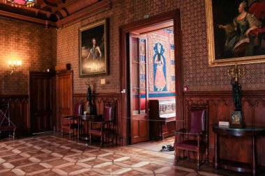 duvarlara Resim Sergisi.