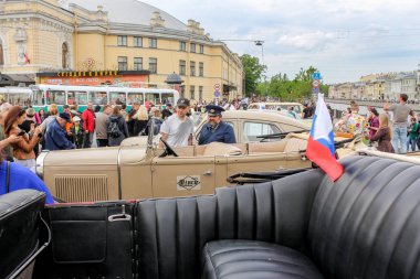 Eski bir arabanın deri iç.