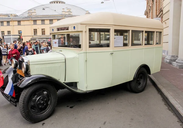 Autobuzul din epoca lui Stalin . — Fotografie, imagine de stoc