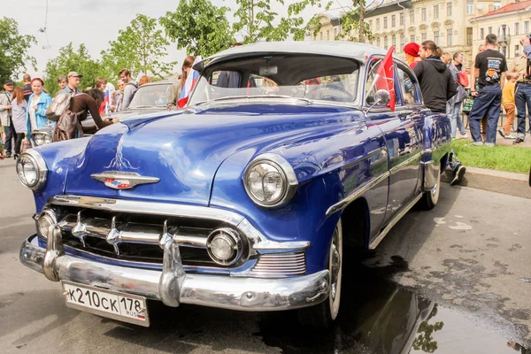 Chevrolet niebieski retro. — Zdjęcie stockowe