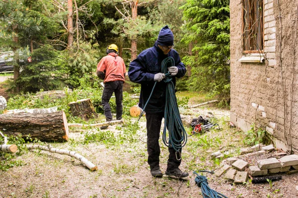 İşten sonra ekipman topla.