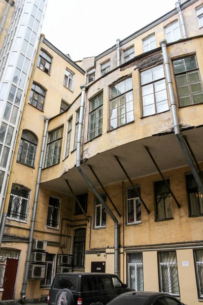 Eski avludaki ofisler.