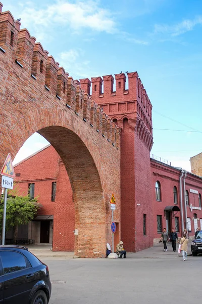 El muro de la fortaleza adyacente a los almacenes Bufeeva . — Foto de Stock
