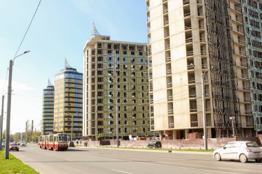 Yapım aşamasında yeni konut binaları.