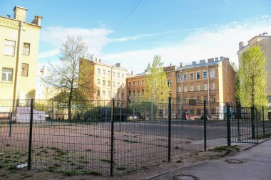 Avlularda çeşitli bahçe.