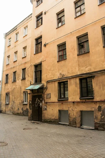 The entrance of the old house. — Stock Photo, Image