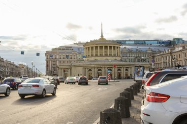 Metro istasyonu Vosstaniya meydanı.