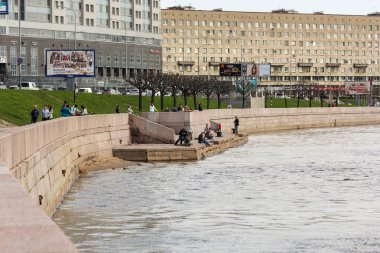 Rıhtımdaki insanlar.