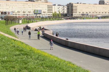 İnsanlar Rıhtımlar üzerinde sakin ol..