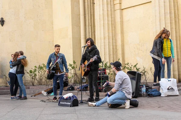 Un grupo de músicos callejeros . —  Fotos de Stock