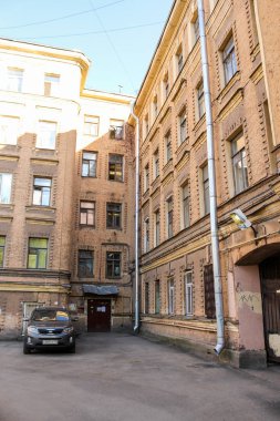 Evlerin eski avlu cepheleri.