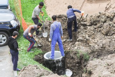 Kürekli işçiler iyi gömülmüş.