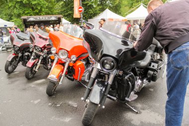 Güçlü yol bisikletleri bir dizi.