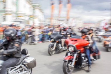 Motorcu sütununun bulanık hareketi.